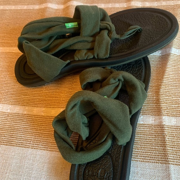 Sanuk Green Yoga Sling sandals. Size 7 - Picture 3 of 5